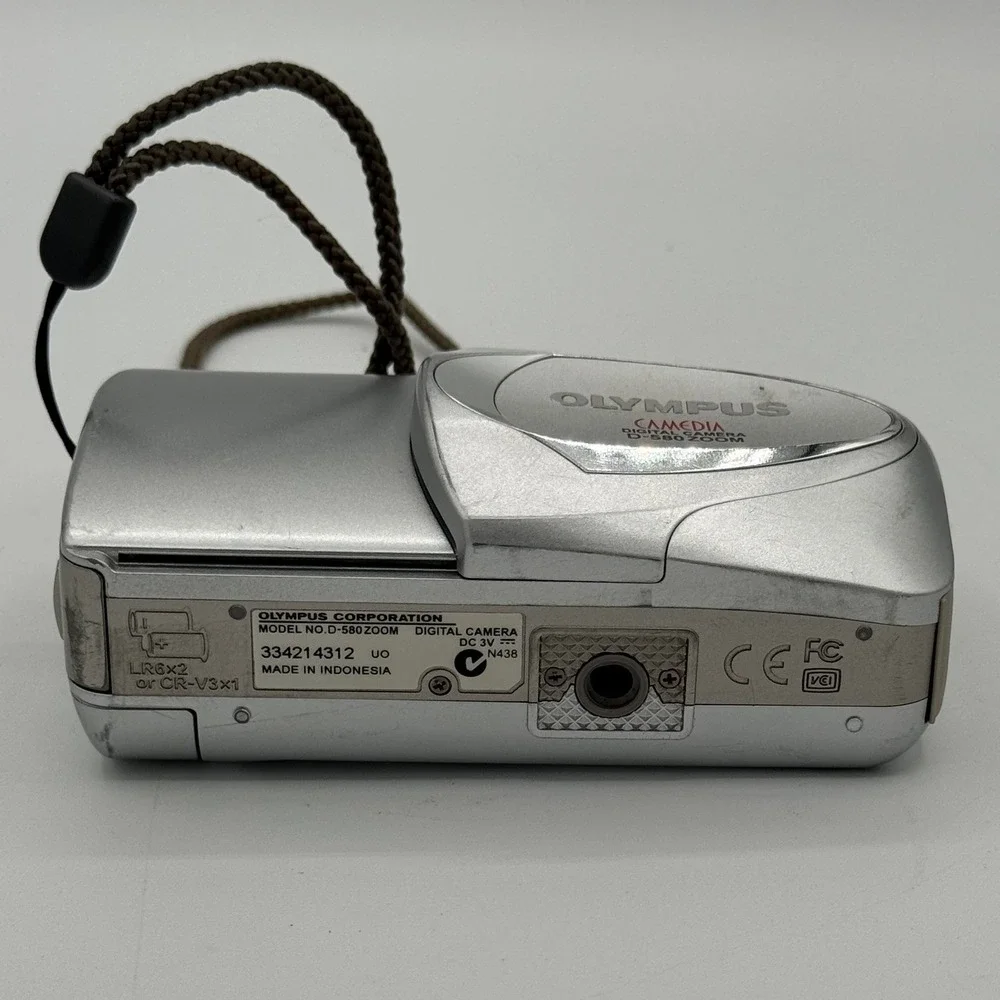 Olympus Camedia D-580 Zoom Digital Camera 4.0MP Silver Tested Working